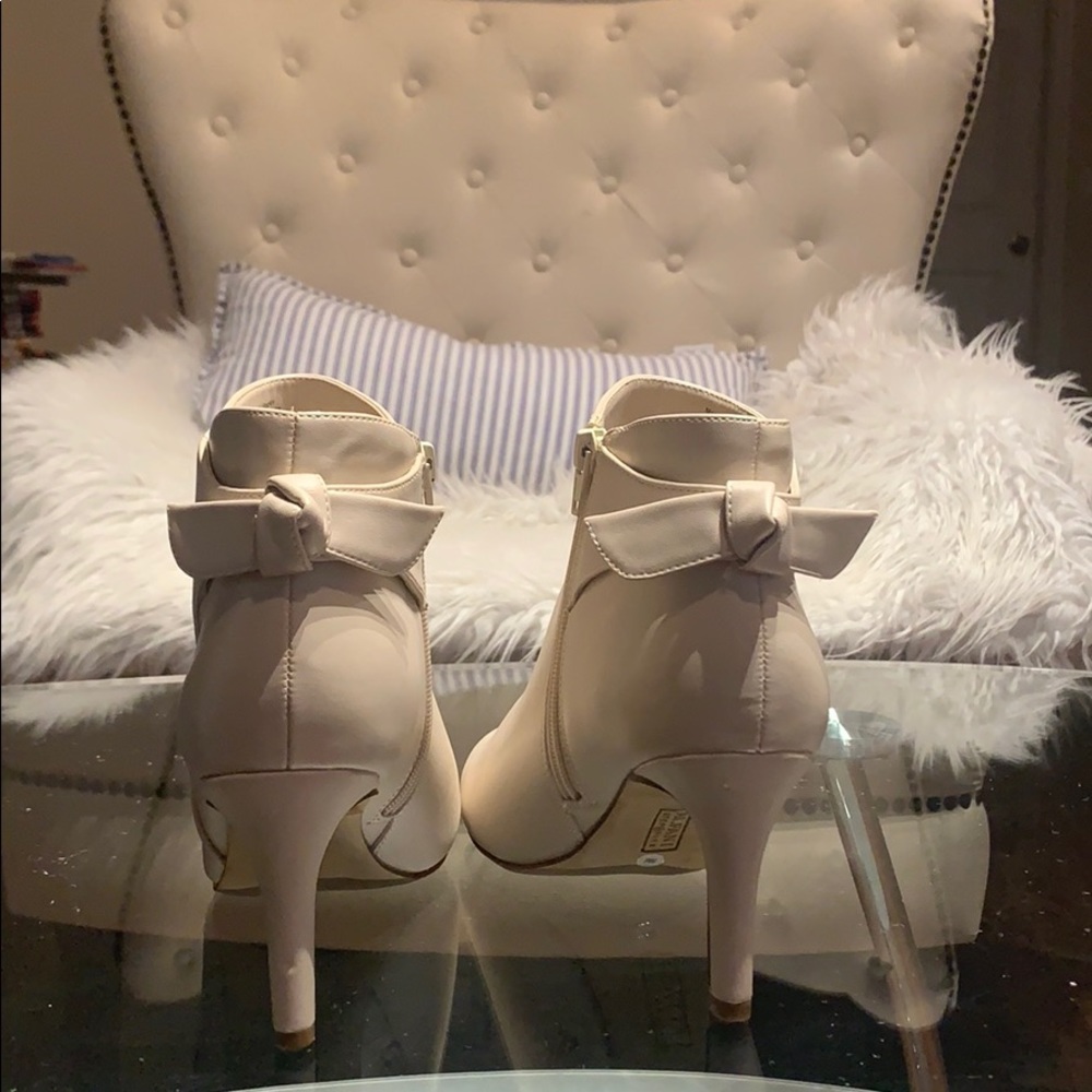Alfani beautiful pair of booties size 9